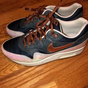 Unique Nike Air Max - size 9. Great condition!